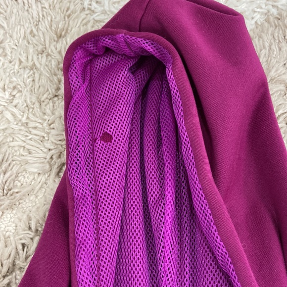 Under Armour pullover hoodie, In excellent used condition - Picture 3 of 5